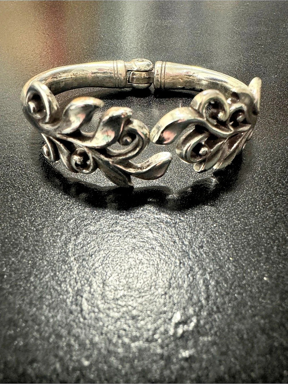 Brighton Silver Tone Scroll Fleur de Lis Hinged Bangle Bracelet